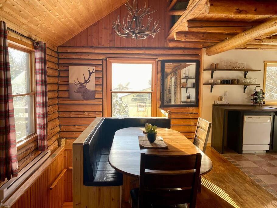 La Minerve Cozy Log Cottage מראה חיצוני תמונה