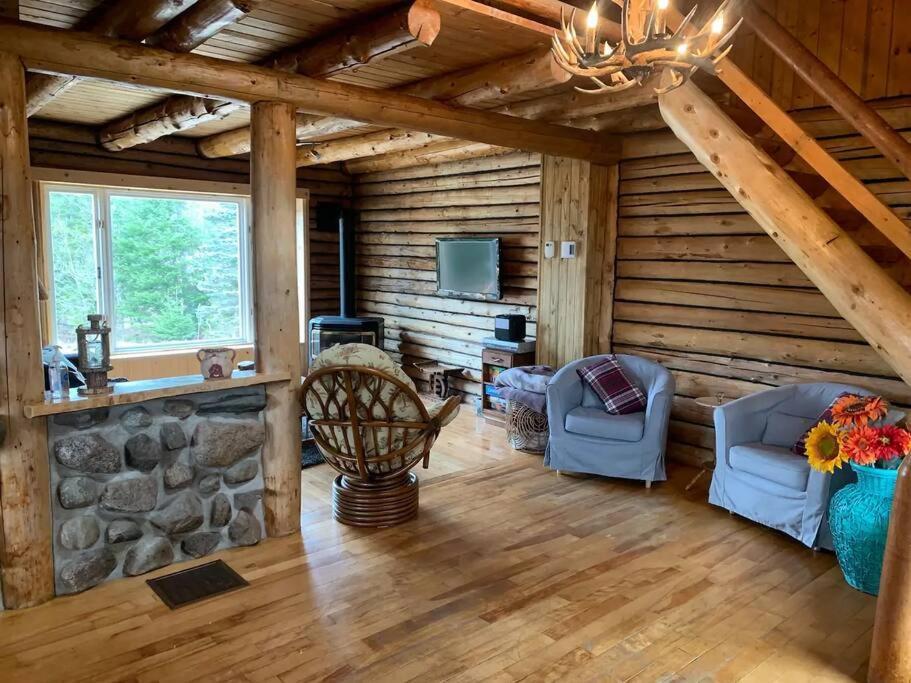 La Minerve Cozy Log Cottage מראה חיצוני תמונה