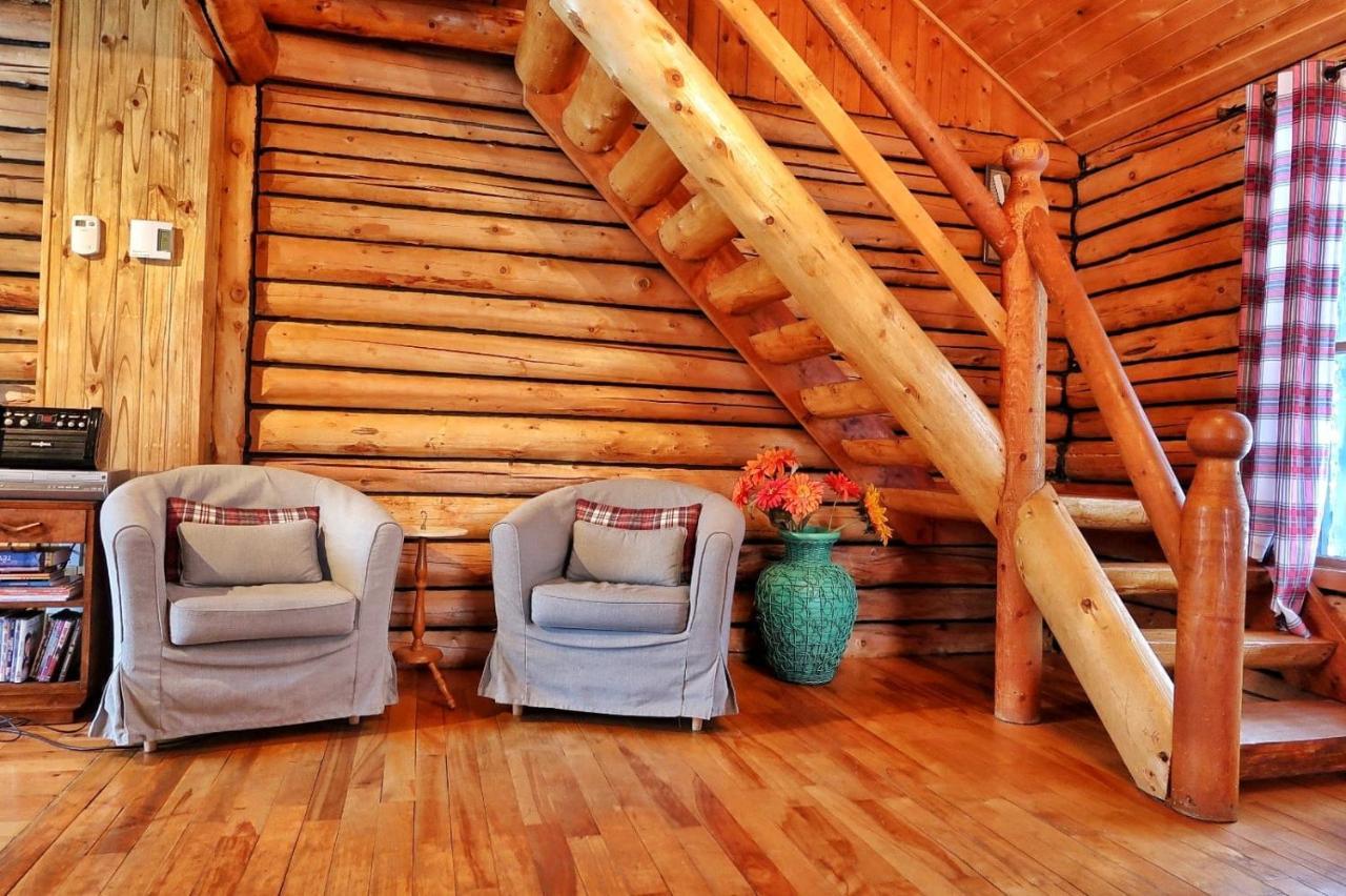 La Minerve Cozy Log Cottage מראה חיצוני תמונה