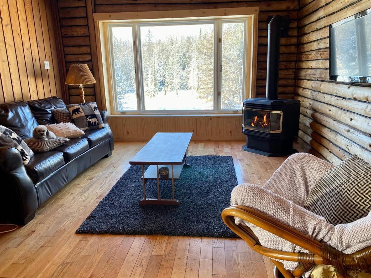 La Minerve Cozy Log Cottage מראה חיצוני תמונה